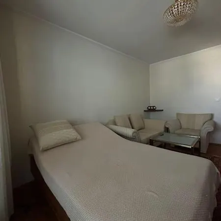 Apartment Ganze Mit Parkplatz In Guter Lage *