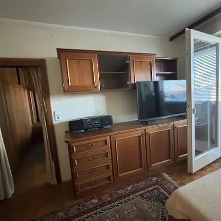 Ganze Mit Parkplatz In Guter Lage Apartment *