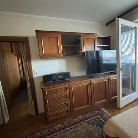 Ganze Mit Parkplatz In Guter Lage Apartment *